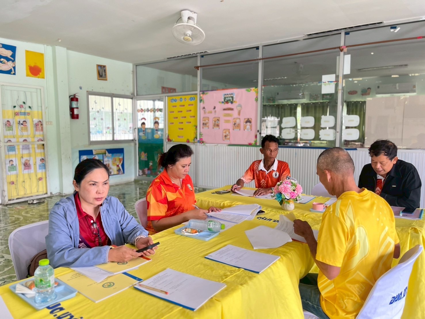 ประชุมพิจารณาร่างแผนปฏิบัติการประจำปีงบประมาณ พ.ศ. 2569 ศูนย์พัฒนาเด็กเล็กองค์การบริหารส่วนตำบลนารุ่ง