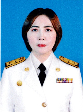 นางปาริฉัตร กวดไต้